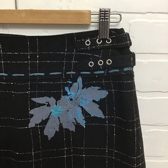 TRISTAN wool blend plaid collegiate pleated skirt black blue floral in small - Picture 3 of 15